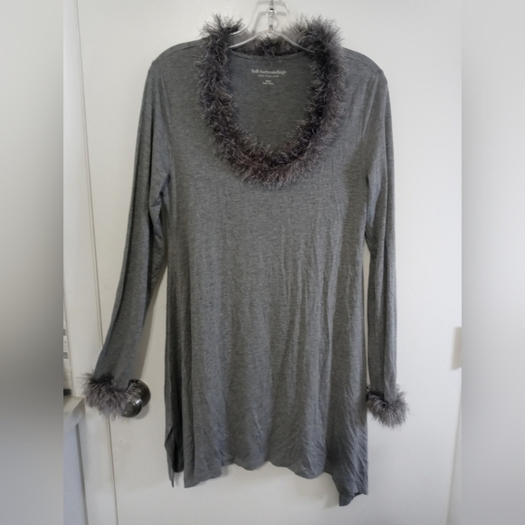 Soft Surroundings Gray Long sleeve Shark bite Tunic blouse w Faux feather trim S - Picture 1 of 7